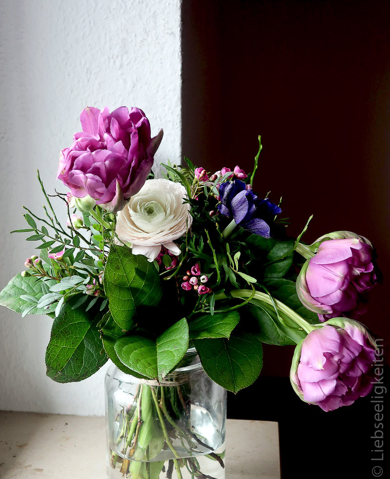 Blumenstrauss Fruhling Tulpen Ranunkeln Und Anemone Liebseeligkeiten